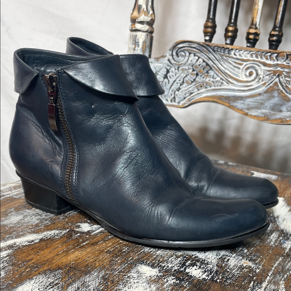 Vintage Super Soft Leather Navy Blue 80s Zipper Ankle Boots, Fold-Over Cuff, 37